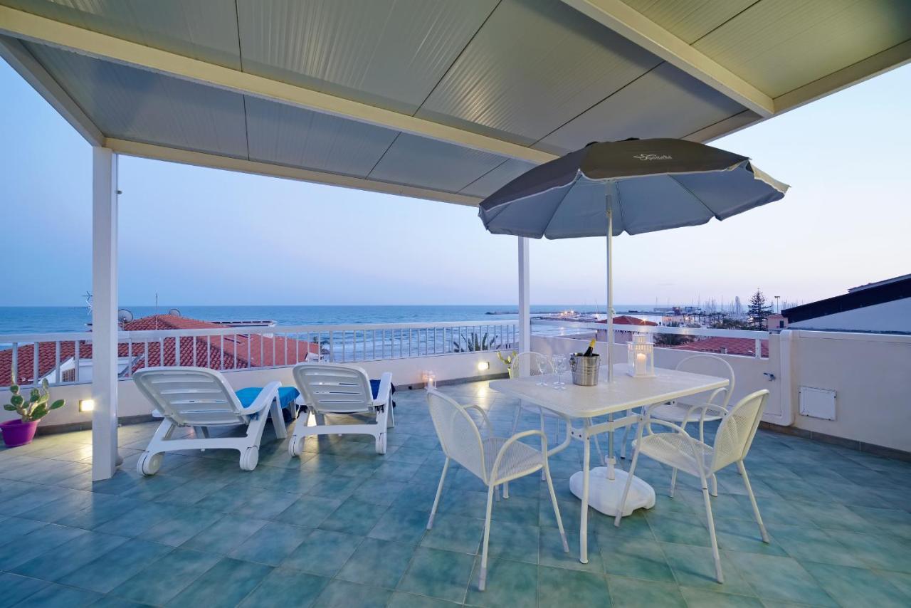 Archimede, Appartamento Con Vista In Centro A Marina Di Ragusa Exteriér fotografie